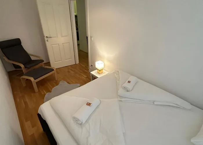 Cozy Three-room 14 *